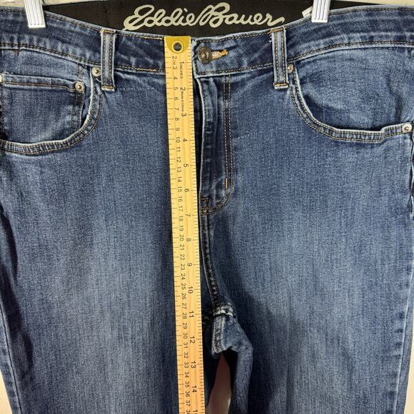 EDDIE BAUER Men’s Jeans 34x34 Classic Fit Straight Leg Stretch Denim Medium Wash - Picture 3 of 12